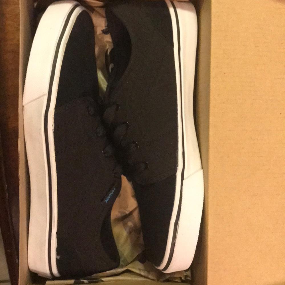 225 New boys tony hawk the backside black canvas shoes